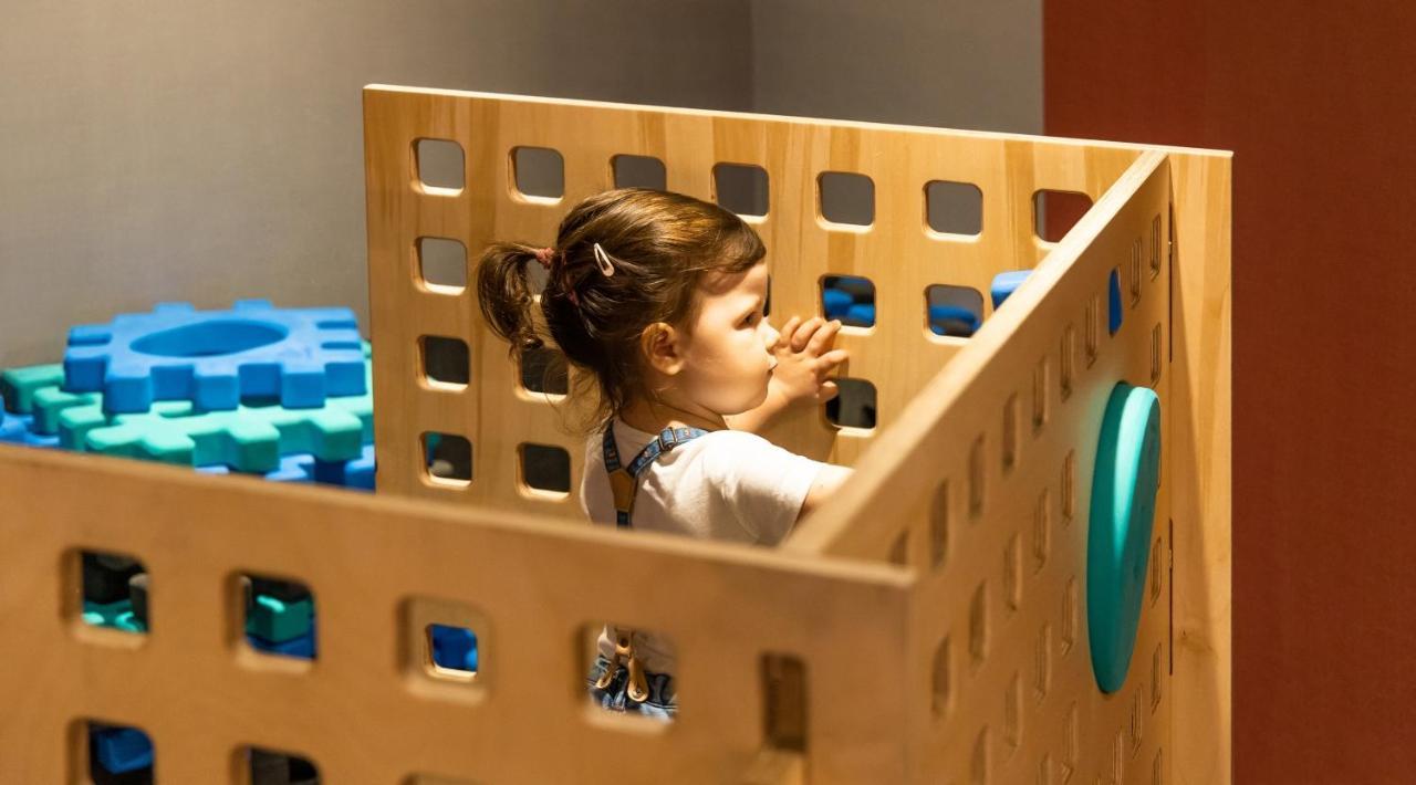 Hotel Marina Club Olsztyn  Exterior photo A child playing with the We Are Animals exhibit at the National Children's Museum