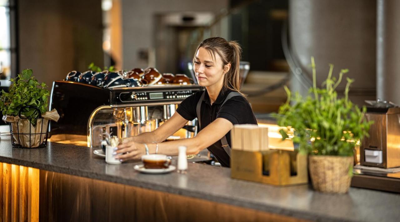 Hotel Marina Club Olsztyn  Exterior photo A barista at work