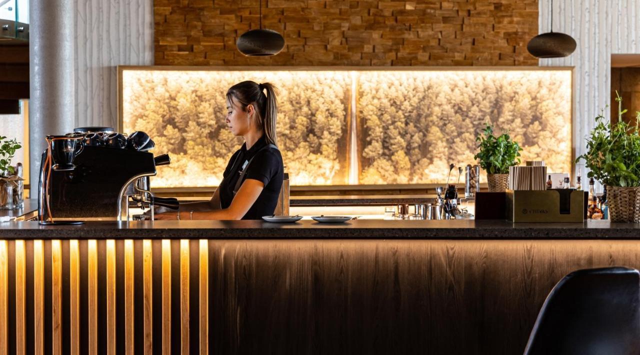 Hotel Marina Club Olsztyn  Exterior photo A barista at work
