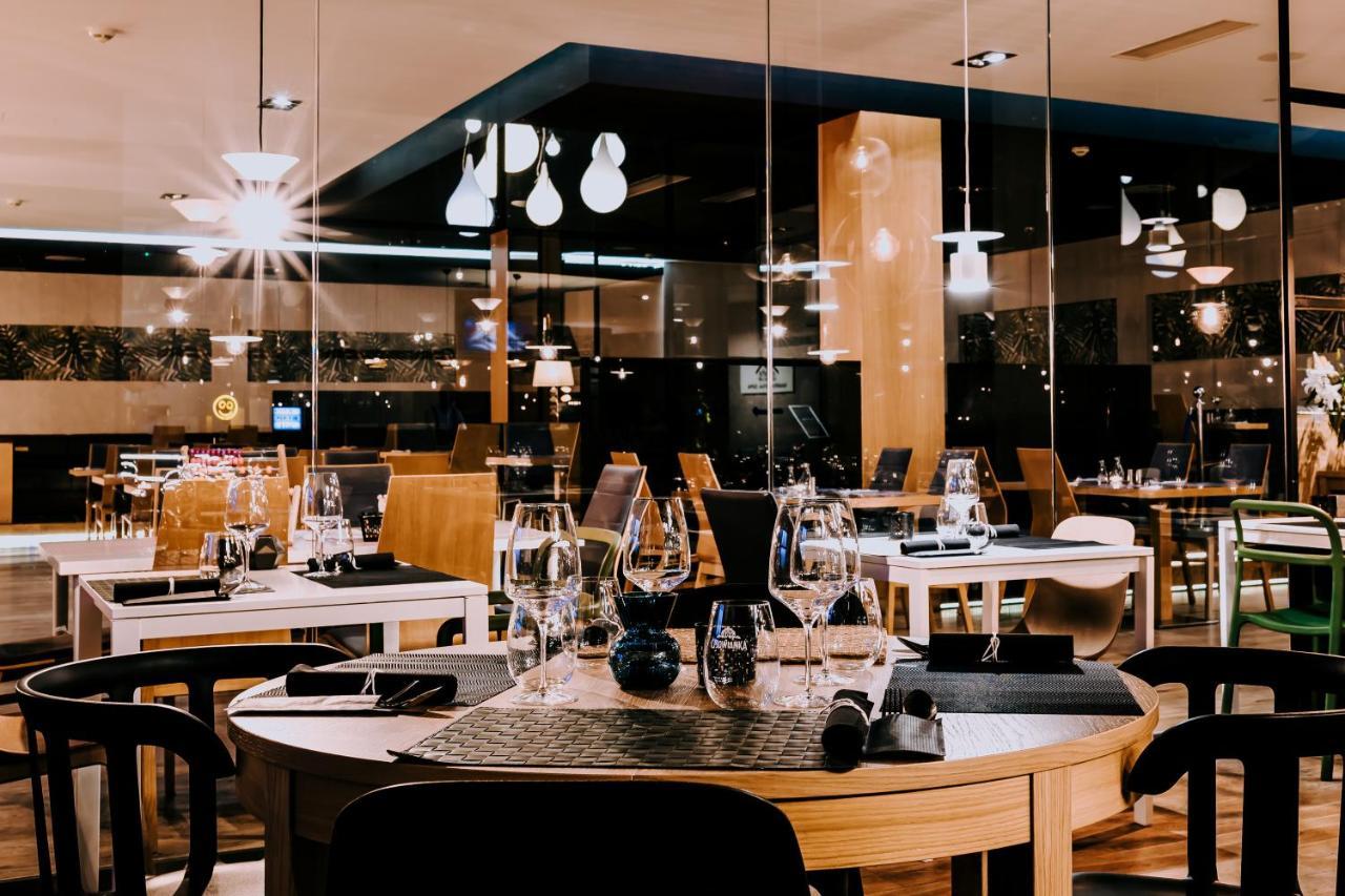 Hotel Marina Club Olsztyn  Exterior photo Restaurant in the airport