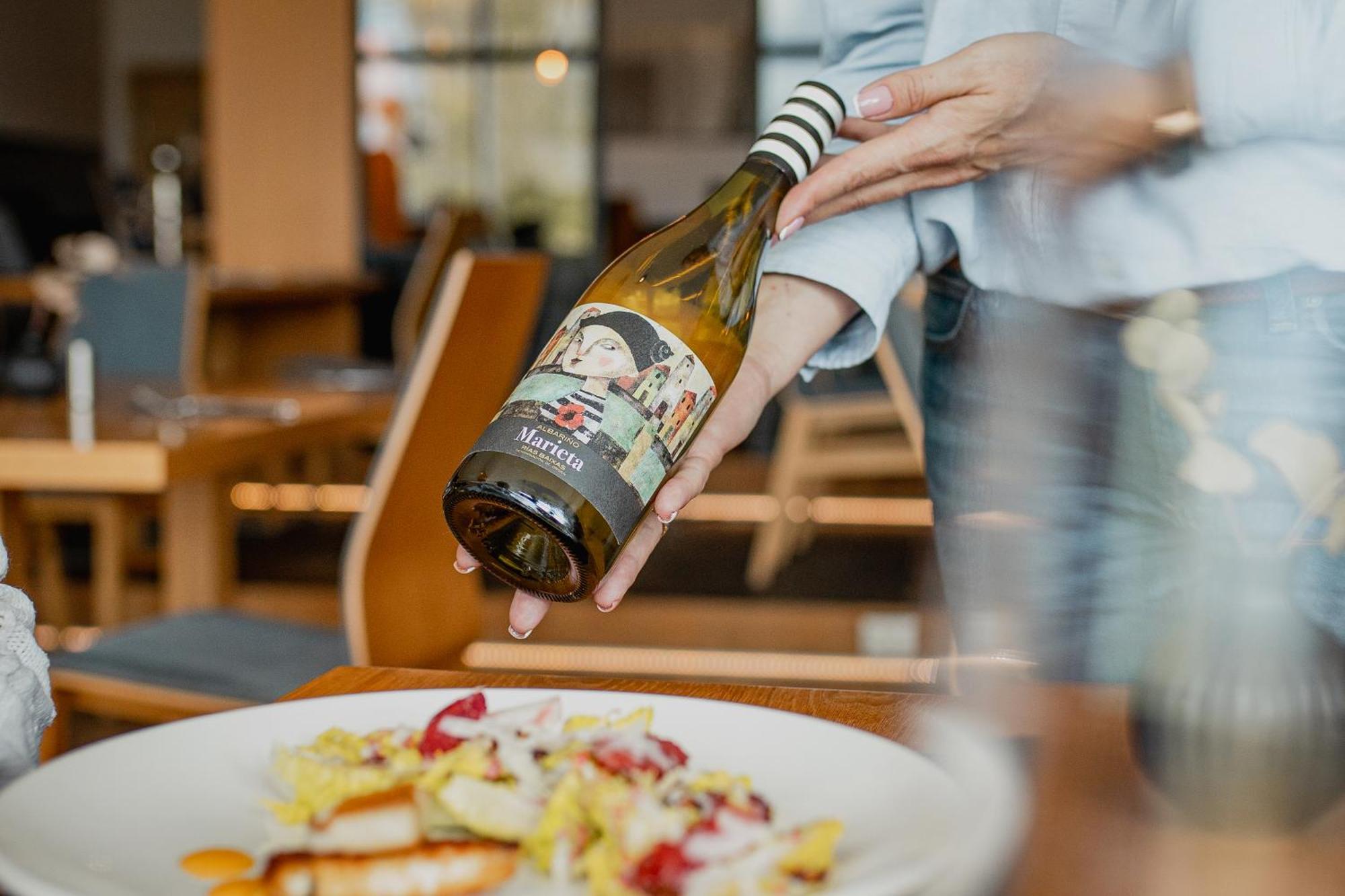 Hotel Marina Club Olsztyn  Exterior photo A bottle of wine