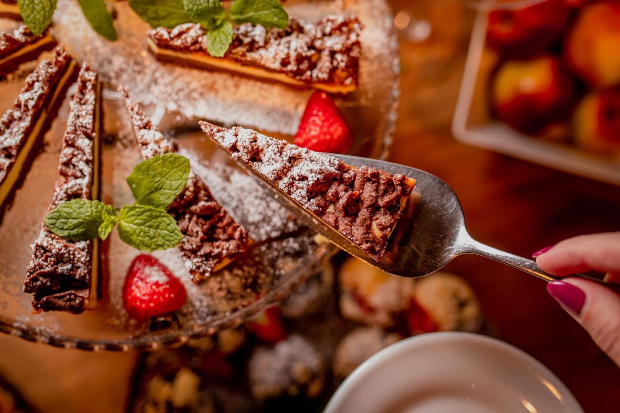 Hotel Marina Club Olsztyn  Exterior photo A cake server