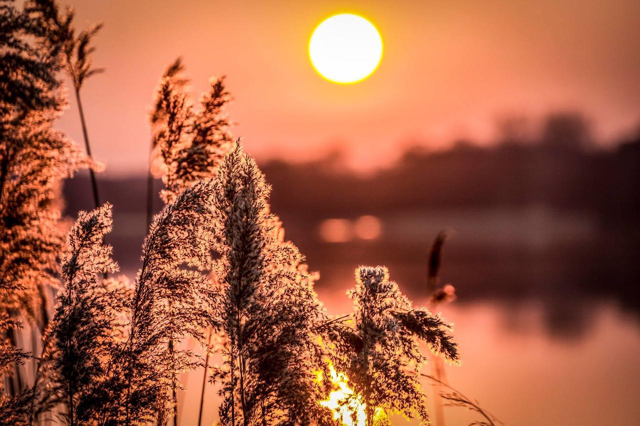 Hotel Marina Club Olsztyn  Exterior photo Sunset over the river
